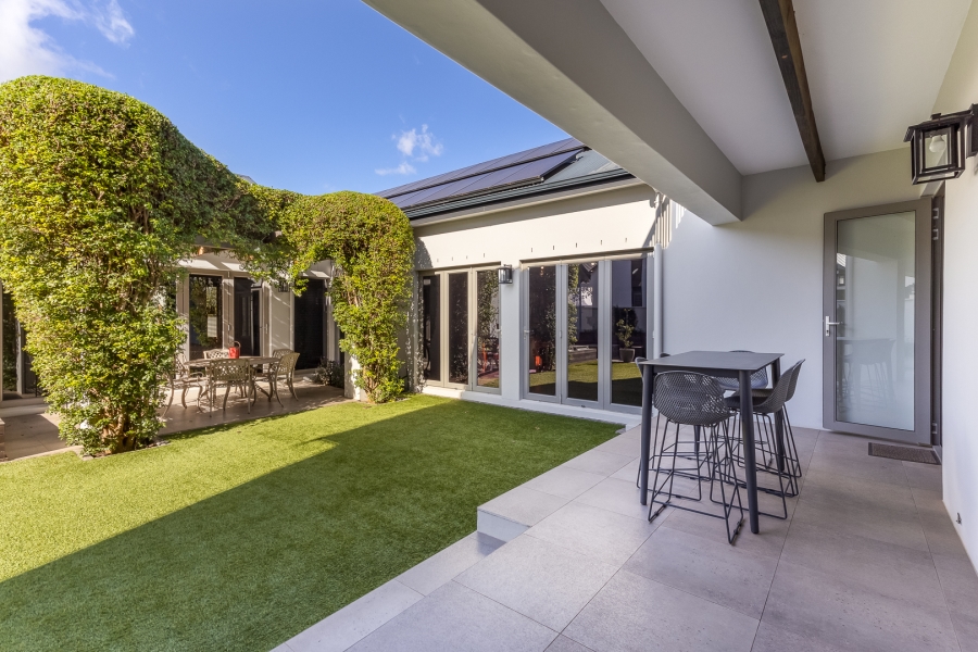 4 Bedroom Property for Sale in Lemoenkloof Western Cape